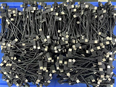 30,000 ชิ้น USB-C ถึง USB-C พร้อมการโค้งงอ 90 องศา
